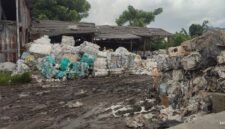 Pabrik Produksi Biji Plastik di Bantaran Kali Cemari Lingkungan di duga bangun tanpa izin