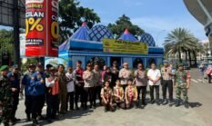 Kapolres Metro Tangerang Kota Tinjau Pos Mudik dan Salurkan Bantuan Bhayangkari Peduli