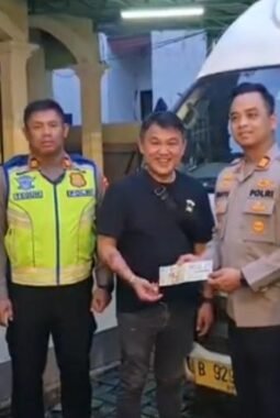 Polsek Tambora Bersama Satlantas Temukan Mobil Box Curian di Palmerah
