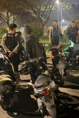 Brimob Metro Jaya Temukan Dua Motor Tanpa Surat Lengkap Saat Patroli Malam di Jakarta Timur