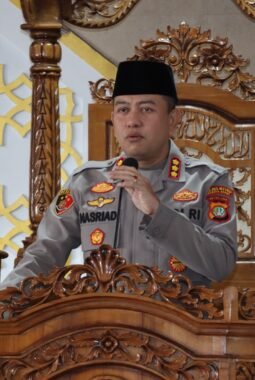 Dari Mimbar Jumat, Kapolres Metro Jakarta Barat Serukan Persatuan: Tugas Polisi adalah Amar Ma’ruf Nahi Munkar