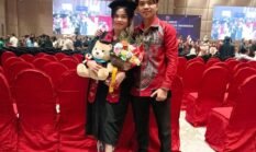 Keluarga Besar Adv. Doniman Aro Hia Rayakan Wisuda Sarjana dengan Penuh Kebanggaan
