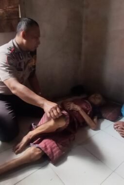 Polri Hadir di Tengah Kesulitan Warga, Bhabinkamtibmas Aiptu Suyatno Sambangi Lansia Sakit Menahun