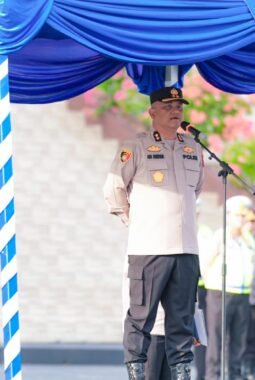 “Makin Mencintai Sulbar, Makin Cepat Dimutasi”, Pesan Haru Irjen Adi Deriyan di Apel Terakhir