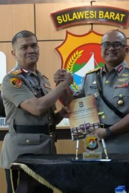 Lapsat Kapolda Sulbar: Irjen Pol Totok Suharyanto Berkomitmen Lanjutkan Estafet Kepemimpinan Irjen Pol Adi Deriyan