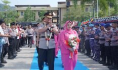 Tangis dan Doa Iringi Kepergian Irjen Pol Adi Deriyan dari Polda Sulbar