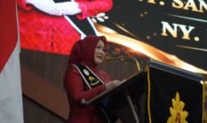 Penuh Haru! Ny. Santi Adi Deriyan Berpamitan, Ny. Fety Totok Resmi Jadi Ibu Asuh Polwan Polda Sulbar