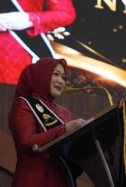 Penuh Haru! Ny. Santi Adi Deriyan Berpamitan, Ny. Fety Totok Resmi Jadi Ibu Asuh Polwan Polda Sulbar