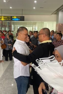 Lambaian Perpisahan Irjen Pol Adi Deriyan, Kapolda Sulbar Irjen Pol Totok Suharyanto: “Sampai Jumpa Sahabatku, Kita Saling Mendoakan”