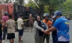 Bus Makassar-Palu Terbalik di Mamuju, Tim Biddokkes Polda Sulbar Respon Cepat Evakuasi 26 Korban