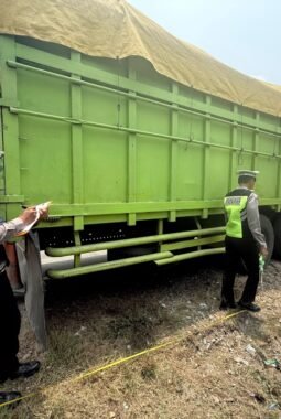 Sigap Tangani Kecelakaan Truk Pengangkut Minyak Kita, Ditlantas Polda Sulbar Imbau Pengemudi Utamakan Keselamatan