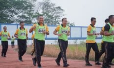 Kapolda Sulbar Bersama PJU Perkuat Fisik Lewat Tes Kesamaptaan di Stadion Manakarra