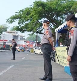 Kapolda Sulbar Turun ke Jalan, Atur Lalu Lintas dan Sapa Warga Mamuju
