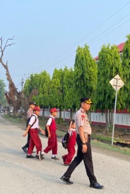 Polisi Bersama Masyarakat: Wakapolres Mateng Turun Langsung, Keselamatan Pengendara Jadi Prioritas