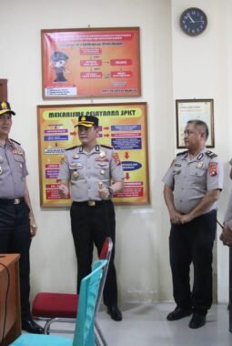 Kapolda Sulbar Kunjungi Polresta Mamuju, Kapolresta: Suatu Kehormatan dan Motivasi Untuk Wujudkan Polisi Bersama Masyarakat