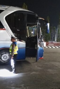 Pastikan BBM Subsidi Tepat Sasaran, Polresta Mamuju Siagakan Personil di SPBU 24 Jam!