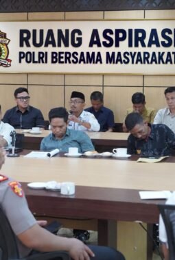 Dengar Persoalan Lahan Warga Pasangkayu, Kapolda Sulbar Kedepankan Dialog dan Kepastian Hukum