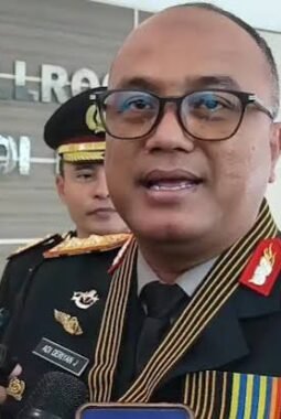 Kapolda Sulbar Berganti, Irjen Totok Suharyanto Lanjutkan Estafet Kepemimpinan Irjen Adi Deriyan